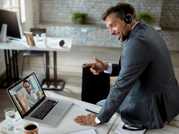 How Online Leadership Coaching Supports Career Growth