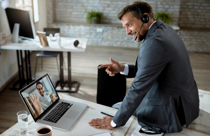 How Online Leadership Coaching Supports Career Growth