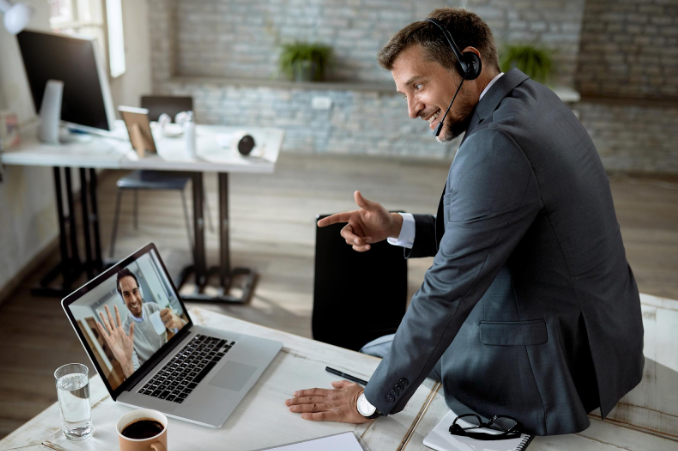 How Online Leadership Coaching Supports Career Growth